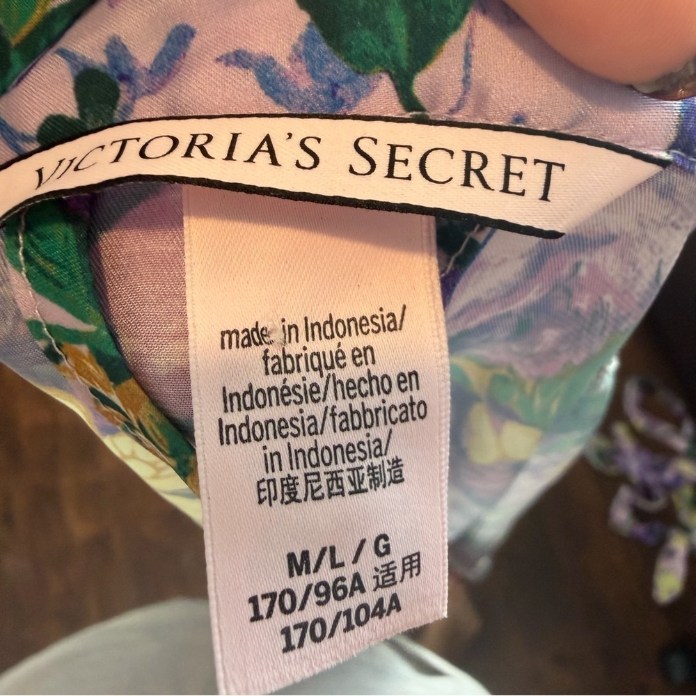 Victoria’s Secret Floral Purple and Yellow Satin Flutter Robe - Picture 10 of 10